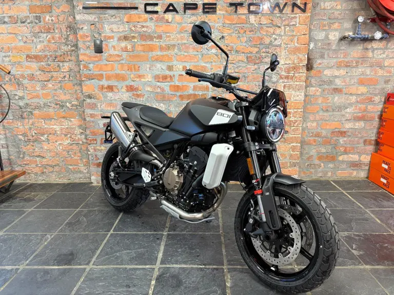 Husqvarna SVARTPILEN 801 2026