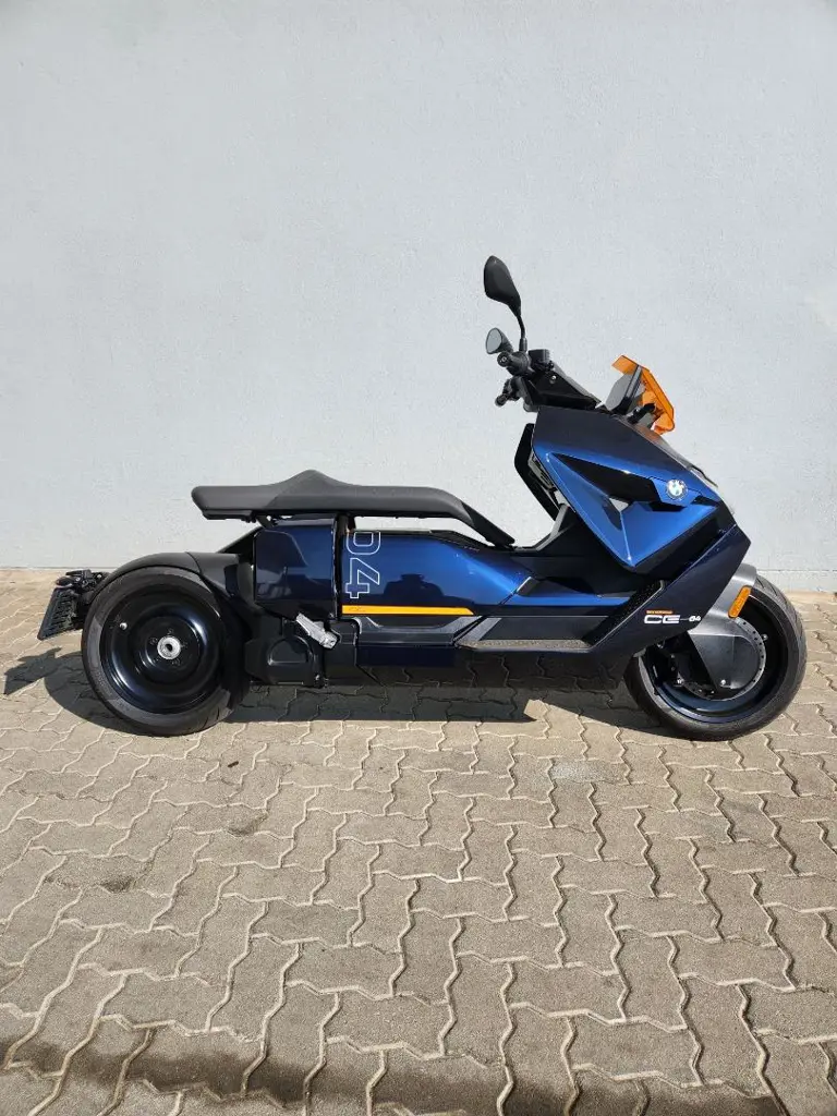 BMW CE 04 2025