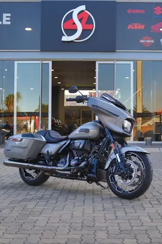 Harley-Davidson CVO Street Glide (121)