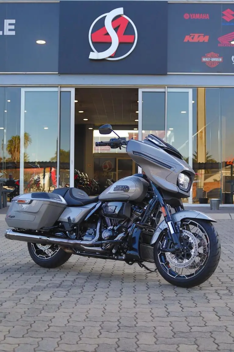 Harley-Davidson CVO Street Glide (121) 2024