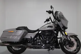 Harley-Davidson CVO Street Glide (121)