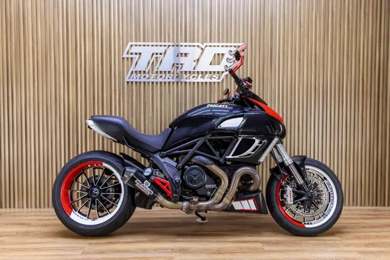 Ducati 1200 DIAVEL 1200 2011