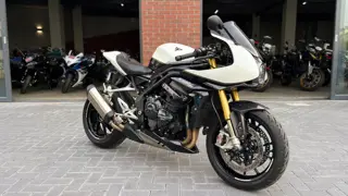 Triumph Speed Triple 1200 RR 2023
