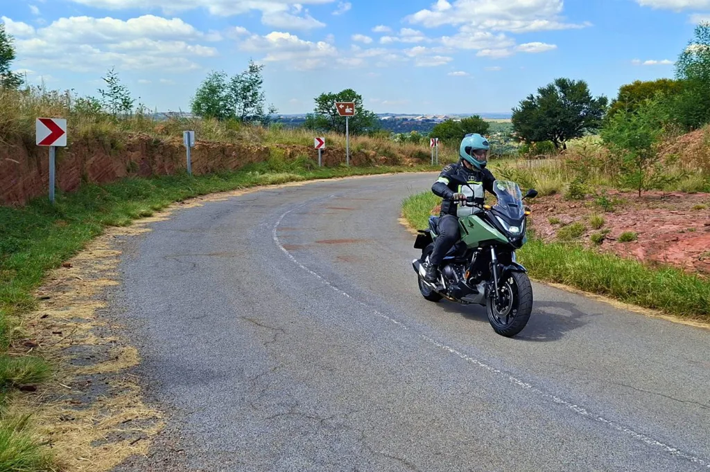 RIDEZSA reviews the 2026 HONDA NC 750 DCT.