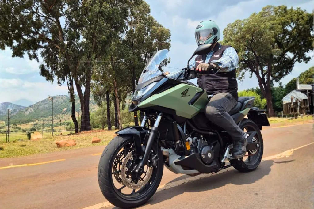 RIDEZSA reviews the 2026 HONDA NC 750 DCT.