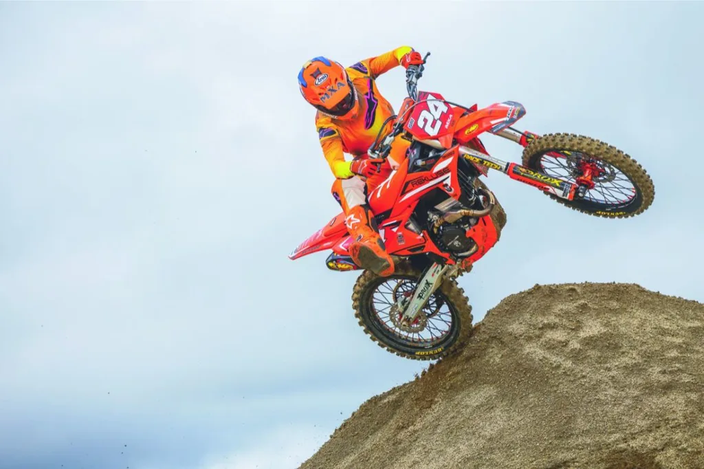9. Pro X Clutches, Game Services Racing - Cool Pic of a Pro X racer