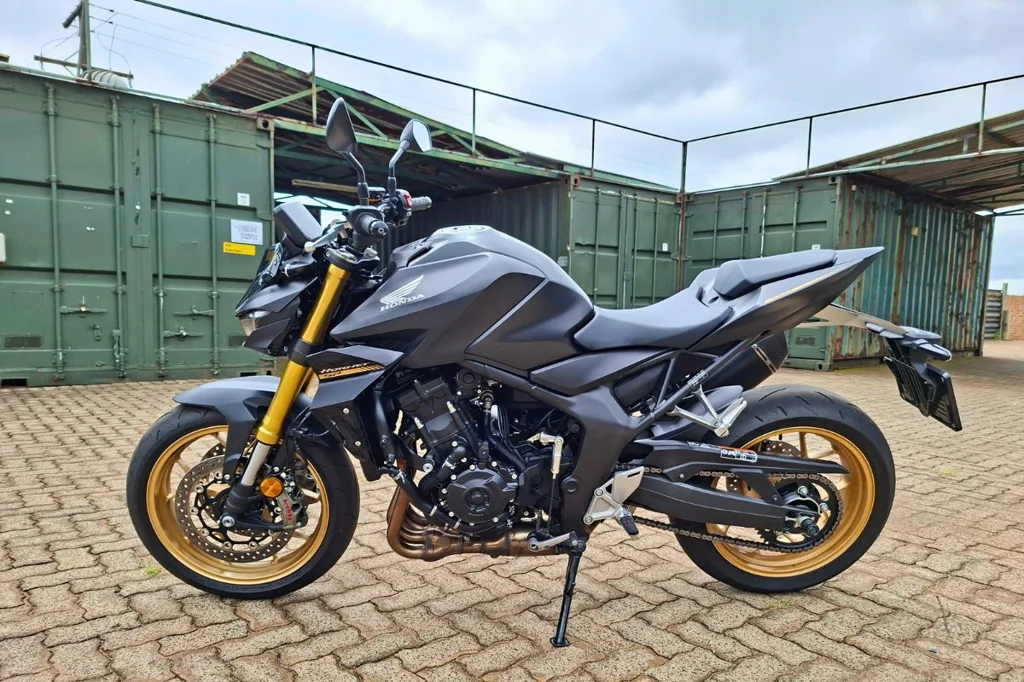  Honda CB 1000 Hornet SP - Smooth, flowing aggressive lines