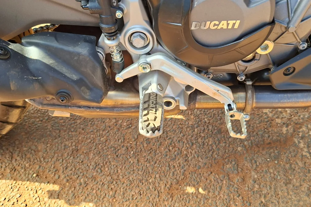 Multistrada V2S - Removable rubbers for more extreme off roading