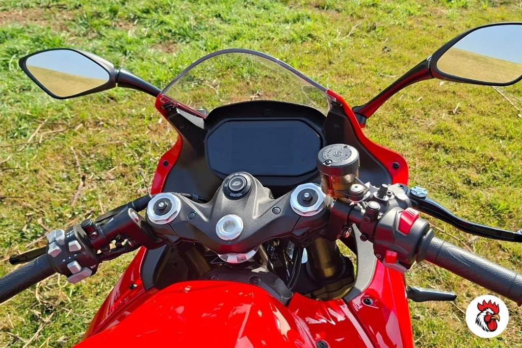 21. QJ Motor SRK 600 RC - Keyless ignition and a nice TFT screen