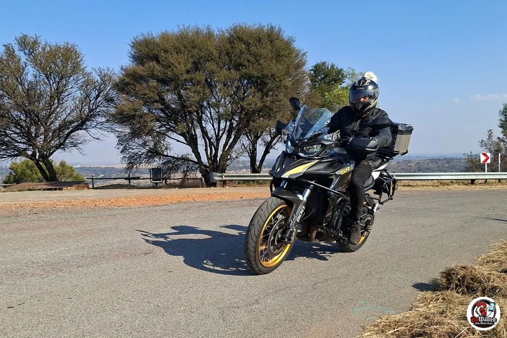 14. QJMotor SRT900SX Review - It is very planted and stable on the road