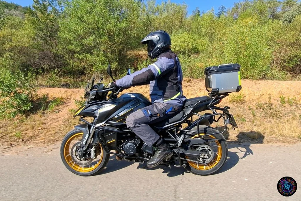 17. QJMotor SRT900SX Review - Larger riders may have to adapt to the ergonomics