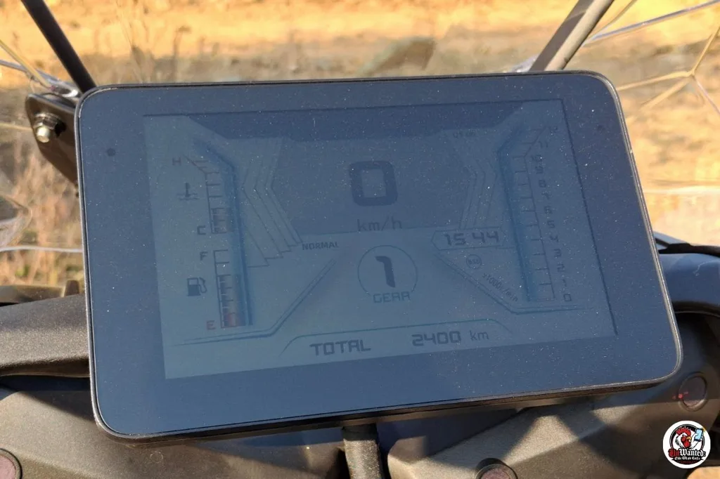 7. QJMotor SRT900SX Review - Now, that is all the info you need on a dash display, and it is legible