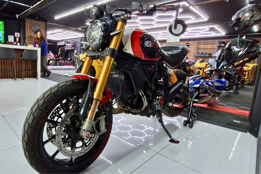10. Corse Customs: Not for Sale.... Yet