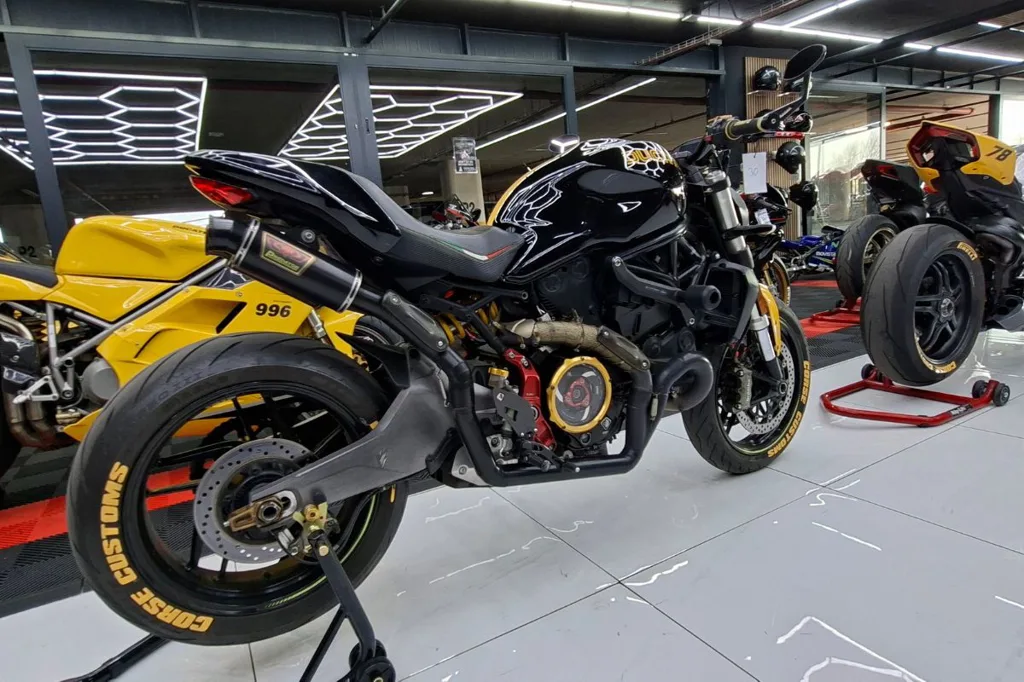 18. Corse Customs: Yes please!