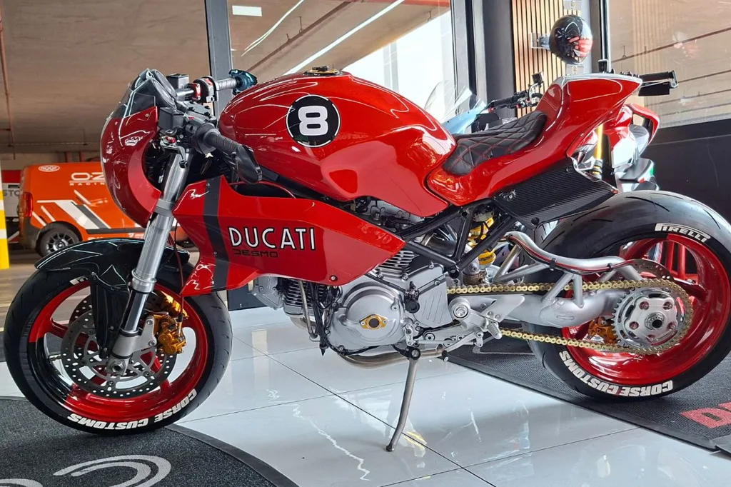 2. Corse Customs: 2007 Ducati S2R