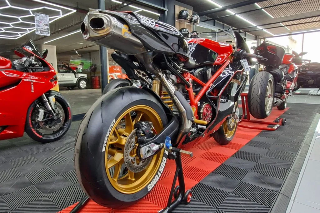 8. Corse Customs: Sexy as